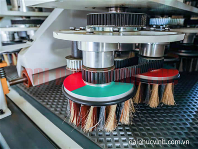 MÁY CHÀ NHÁM CHỔI THÙNG 8 TRỤC ( băng tải hút chân không ) 483