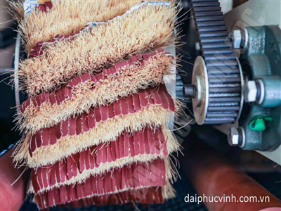 MÁY CHÀ NHÁM CHỔI THÙNG 8 TRỤC ( băng tải hút chân không ) 486