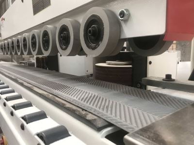 MÁY CHÀ NHÁM CẠNH TỰ ĐỘNG WM-S1W1 819