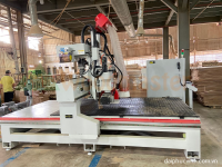 Máy CNC trung tâm thay dao tự động + trục cưa đa hướng WM-1325RS 3163